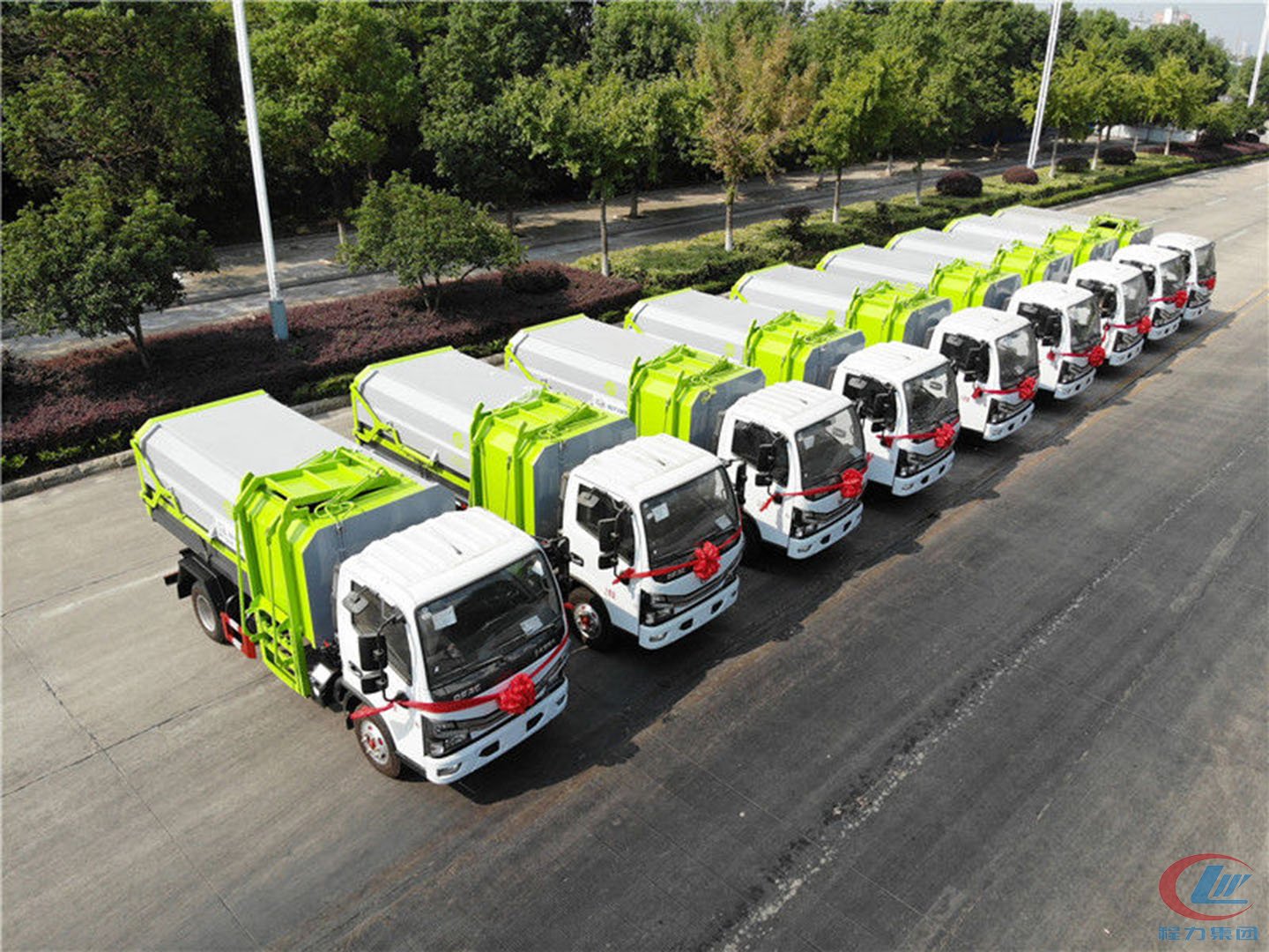 程力集團(tuán)國(guó)六新款東風(fēng)小多利卡D6自裝卸垃圾車(chē)批量發(fā)車(chē)
