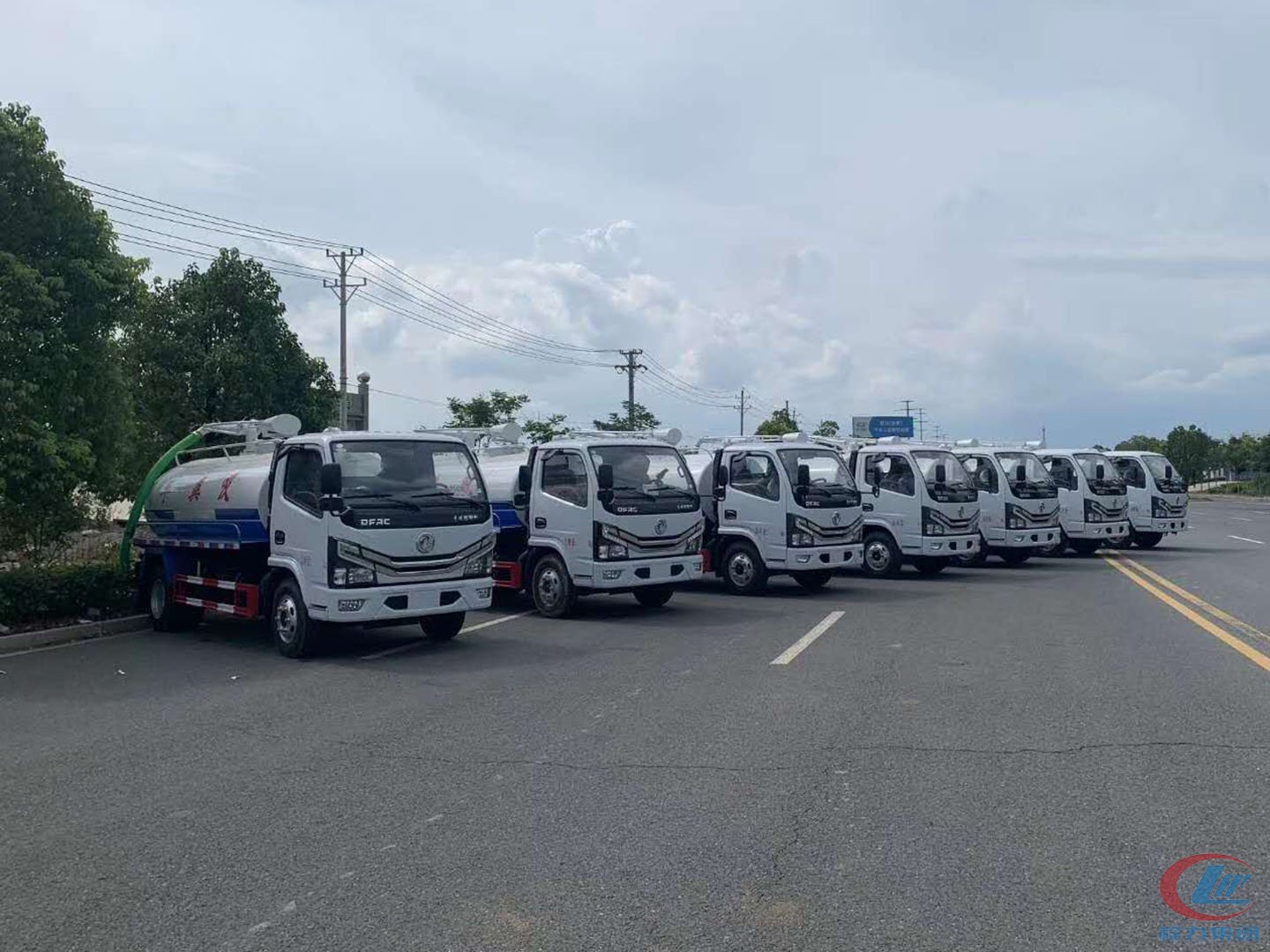 程力集團國六東風(fēng)多利卡吸糞車批量發(fā)往內(nèi)蒙古