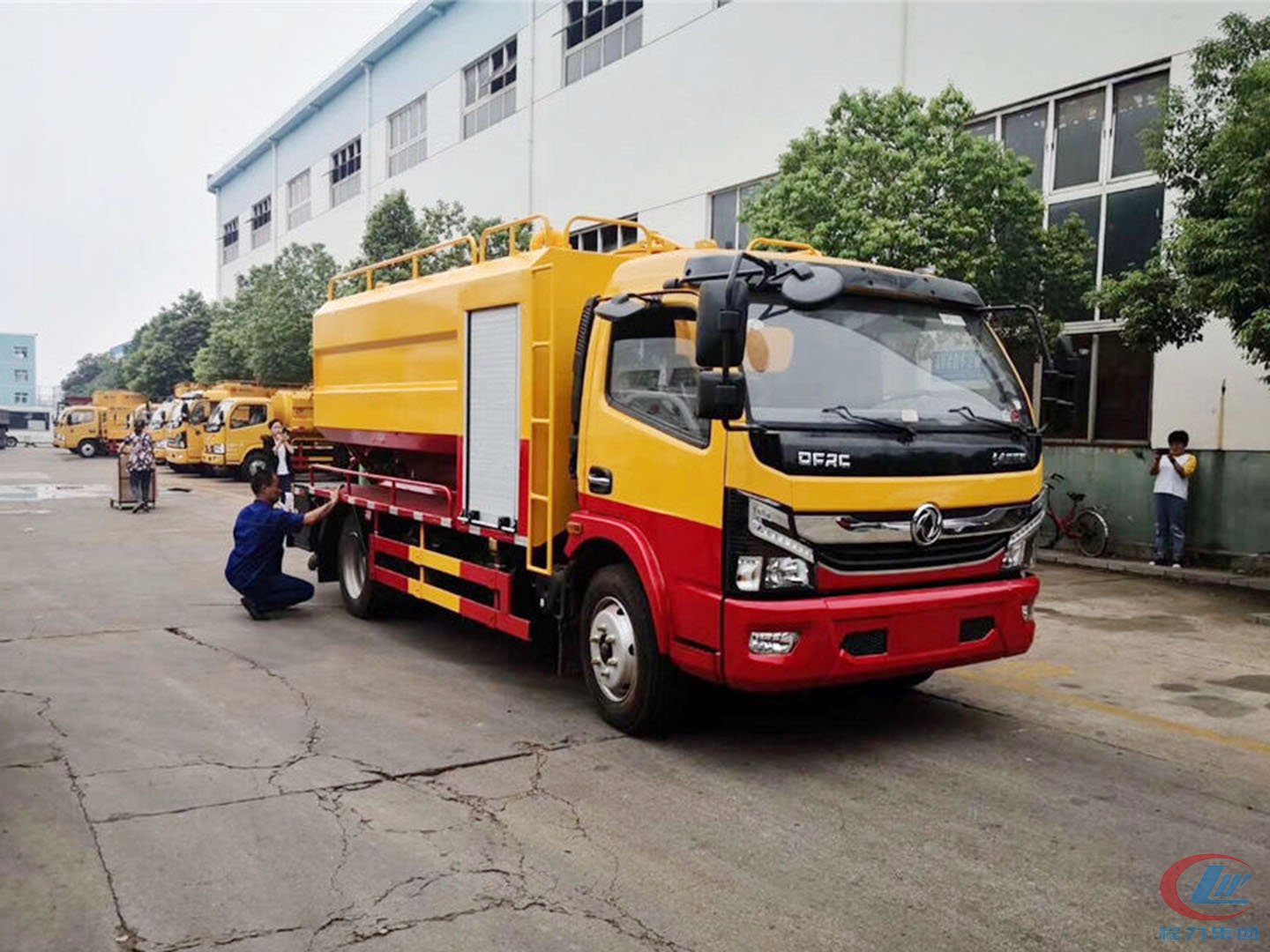 國(guó)六東風(fēng)凱普特8方清洗吸污車(chē)
