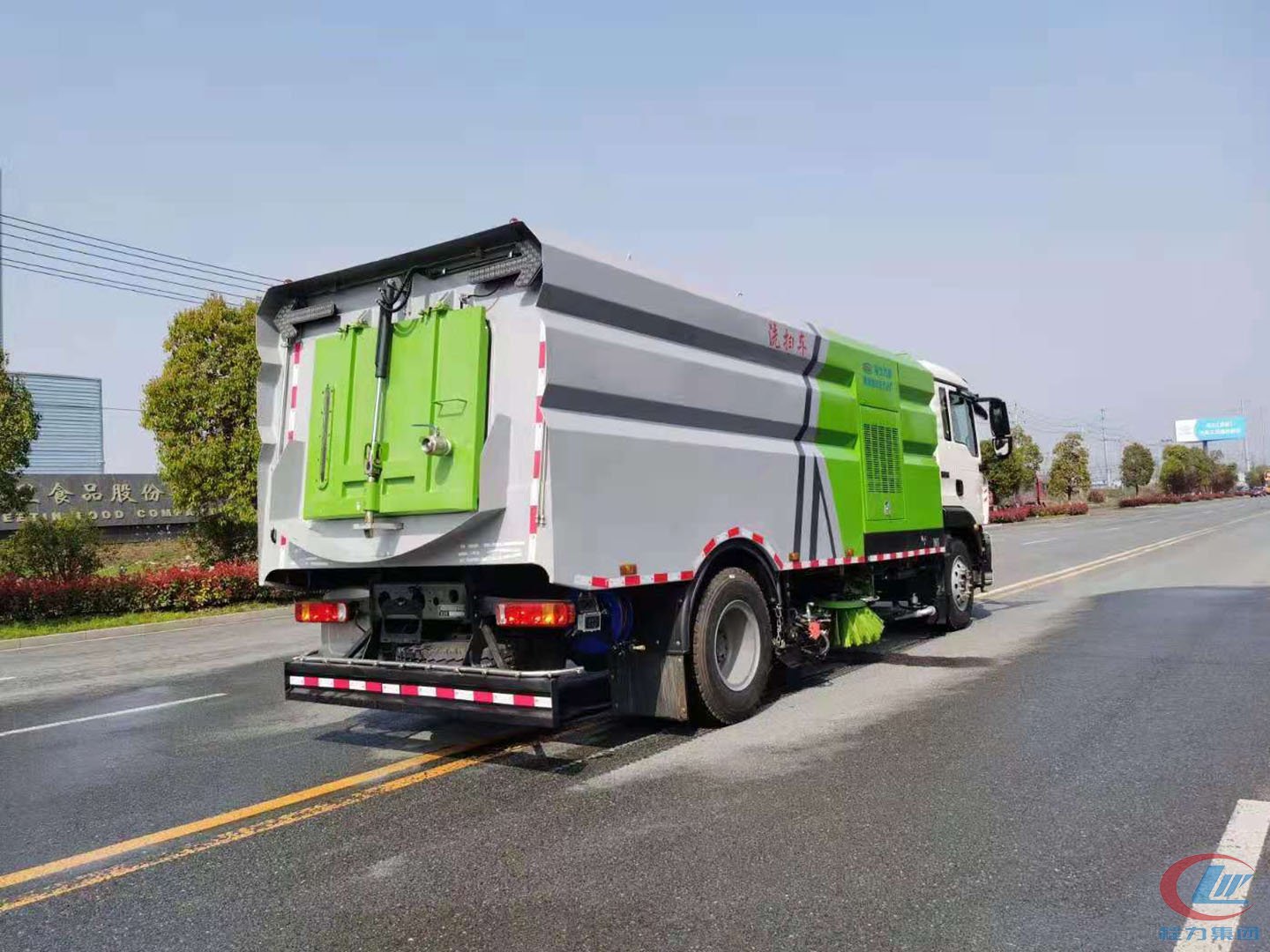 國(guó)六重汽豪沃洗掃車