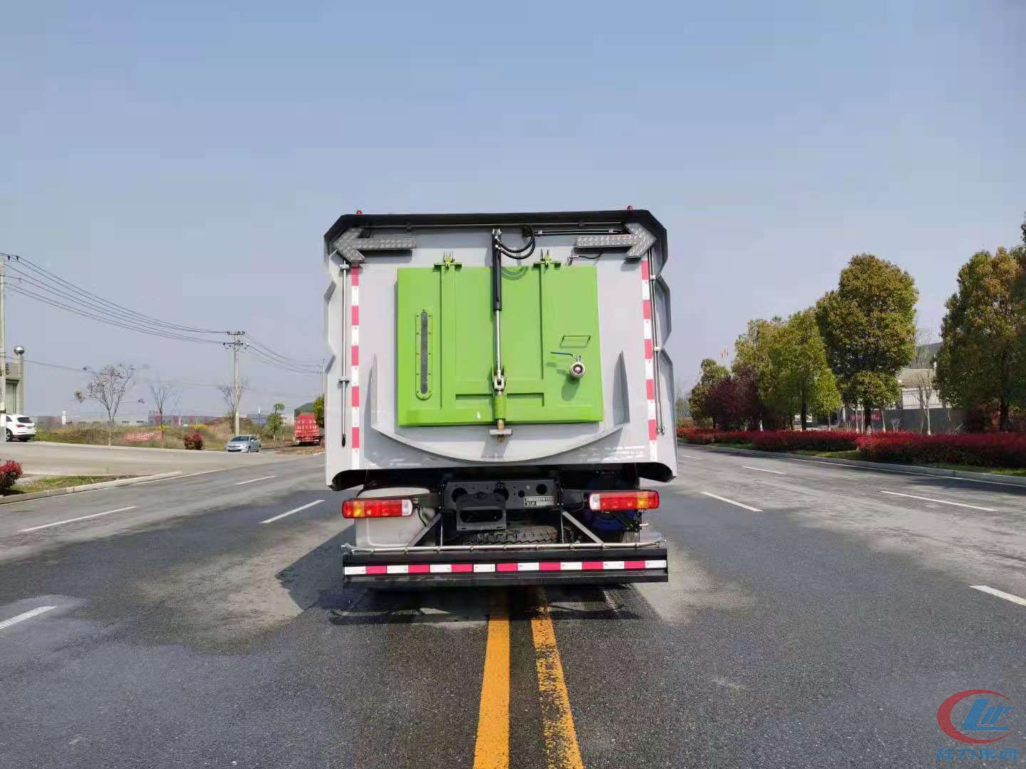 國(guó)六重汽豪沃洗掃車