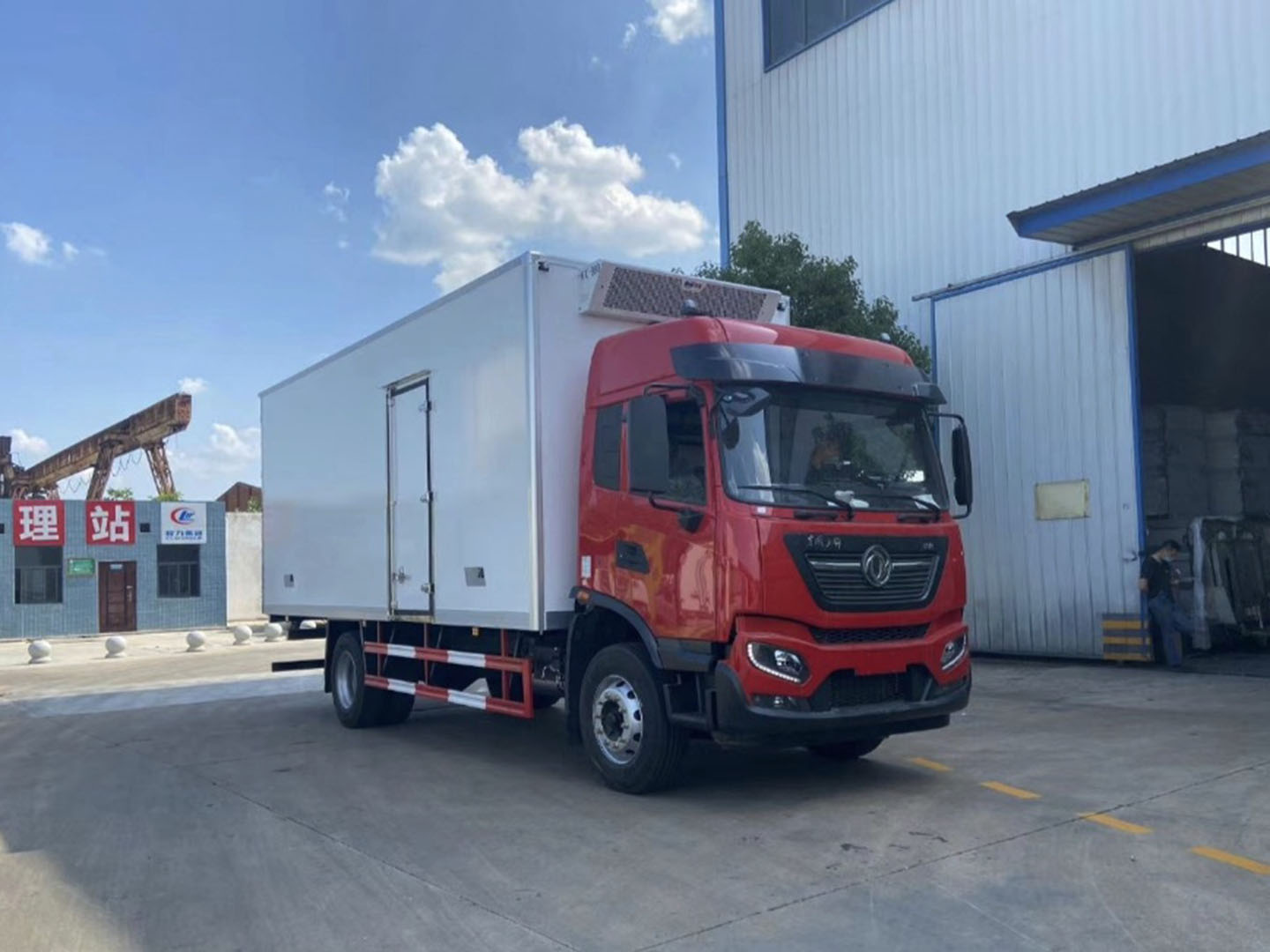 國六東風(fēng)天錦7.8米冷藏車