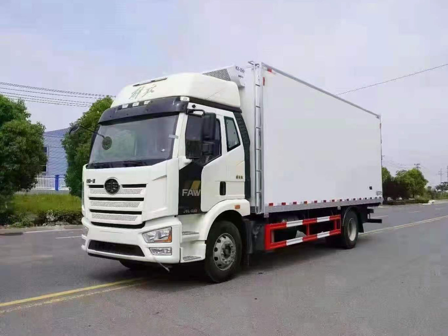 國(guó)六解放J6L精英版高頂雙臥冷藏車(chē)