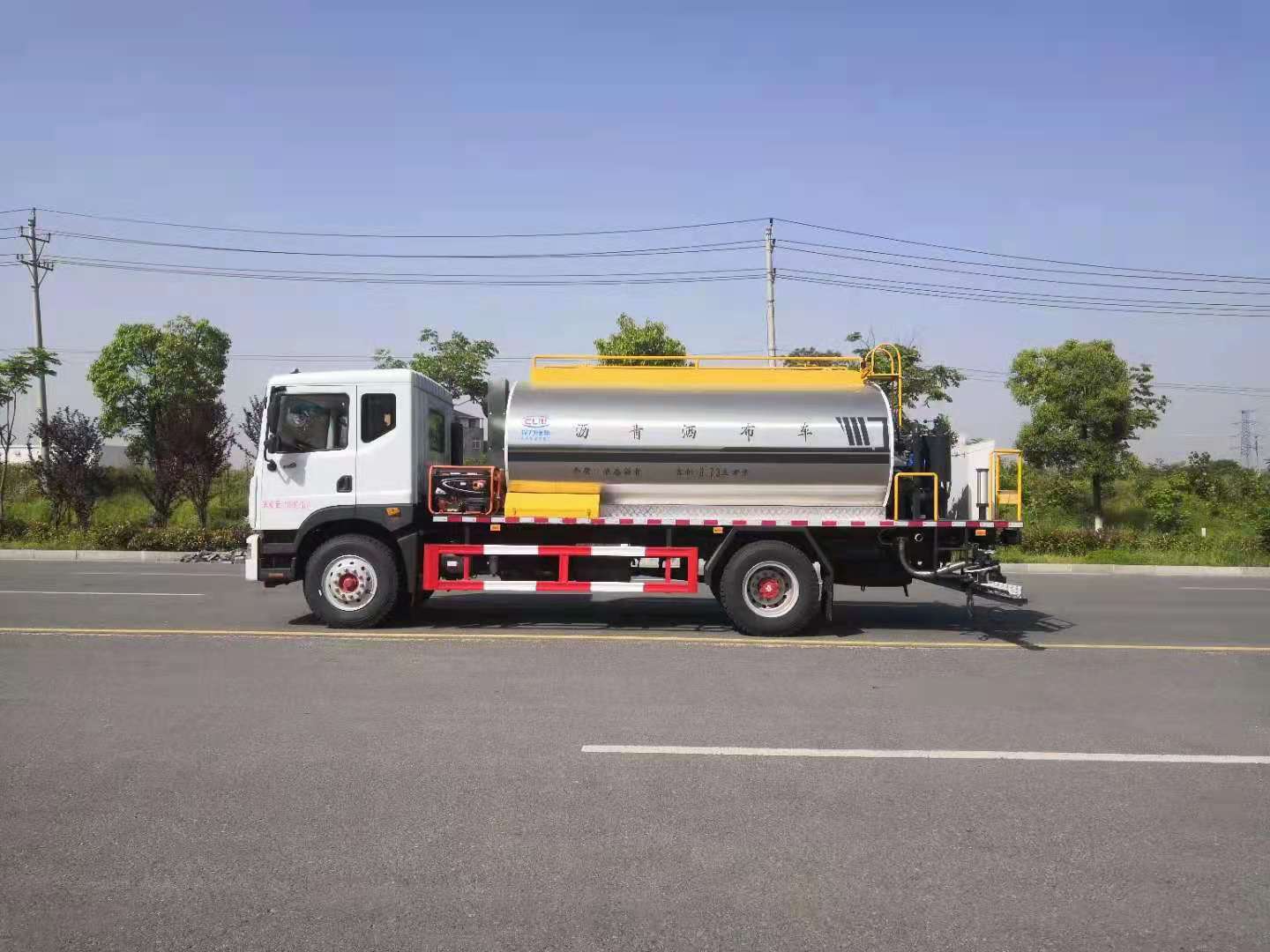 東風(fēng)D9國六10噸瀝青灑布車