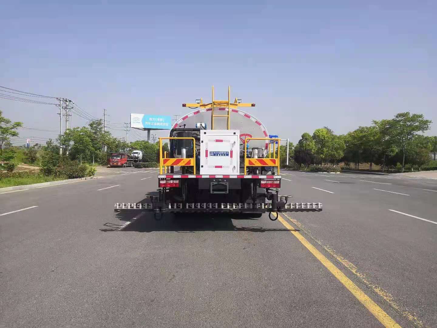 東風(fēng)D9國六10噸瀝青灑布車