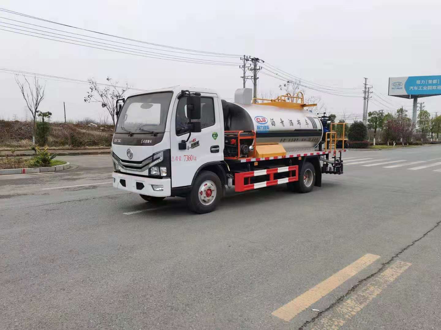 國六東風(fēng)小多利卡4方智能瀝青灑布車