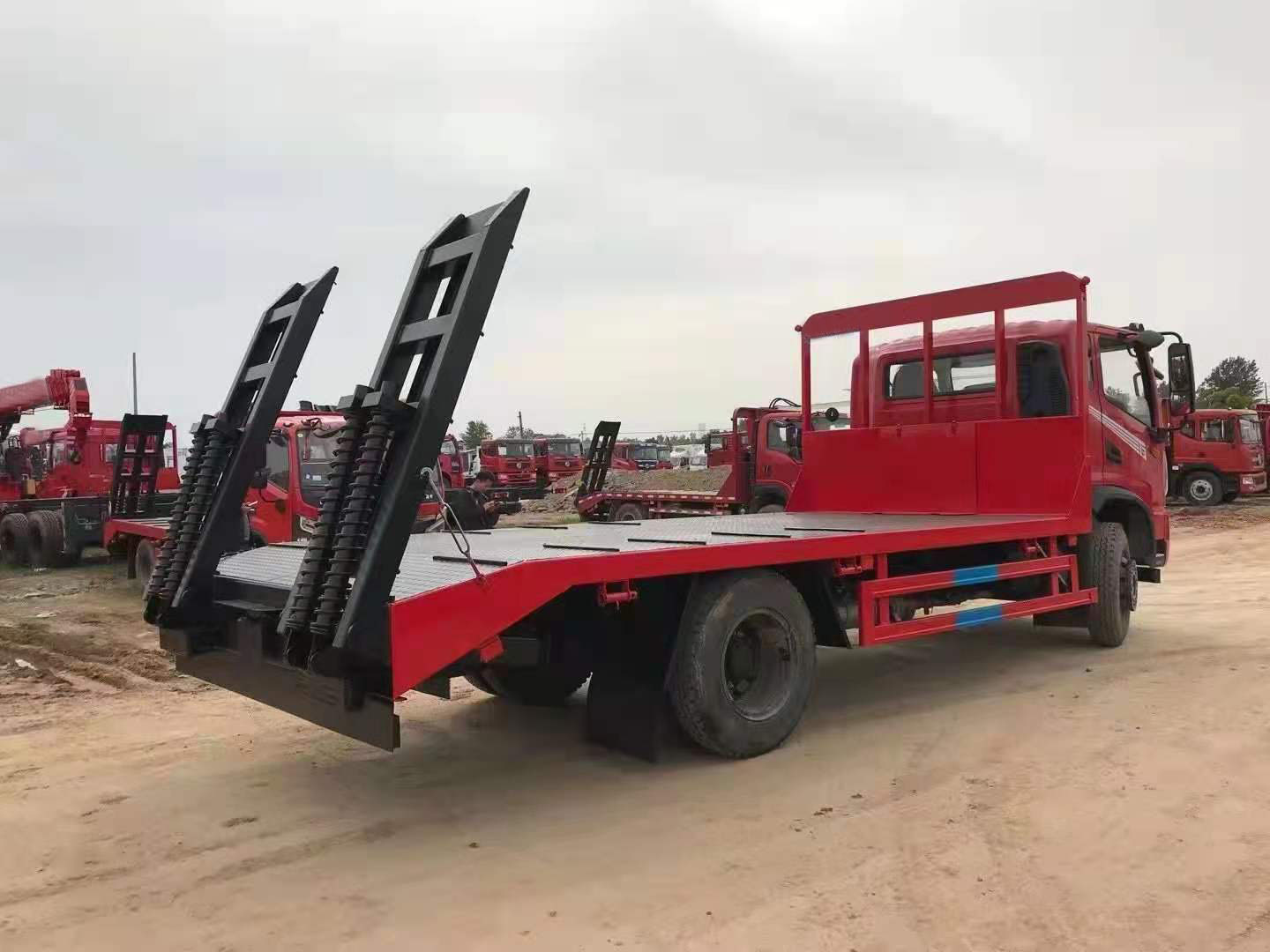 國(guó)六東風(fēng)華神T3單橋平板運(yùn)輸車圖片