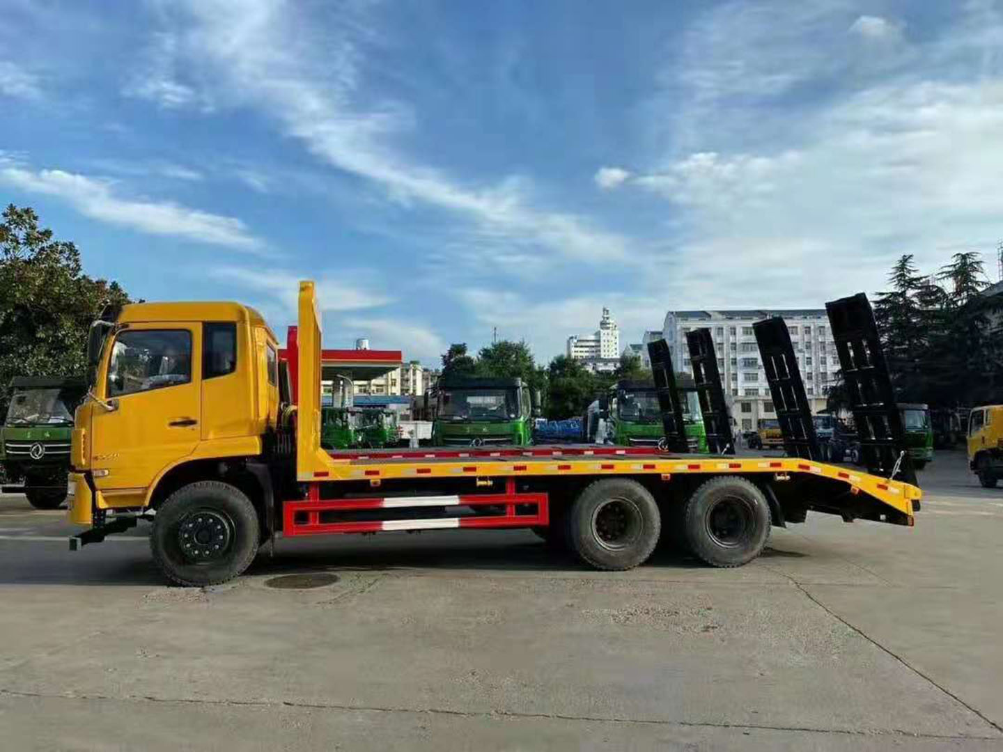 國(guó)六東風(fēng)D17-H后八輪平板車(chē)圖片