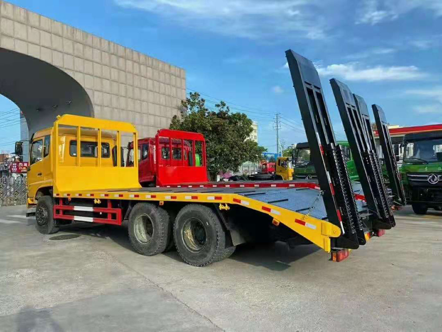 國(guó)六東風(fēng)D17-H后八輪平板車(chē)圖片