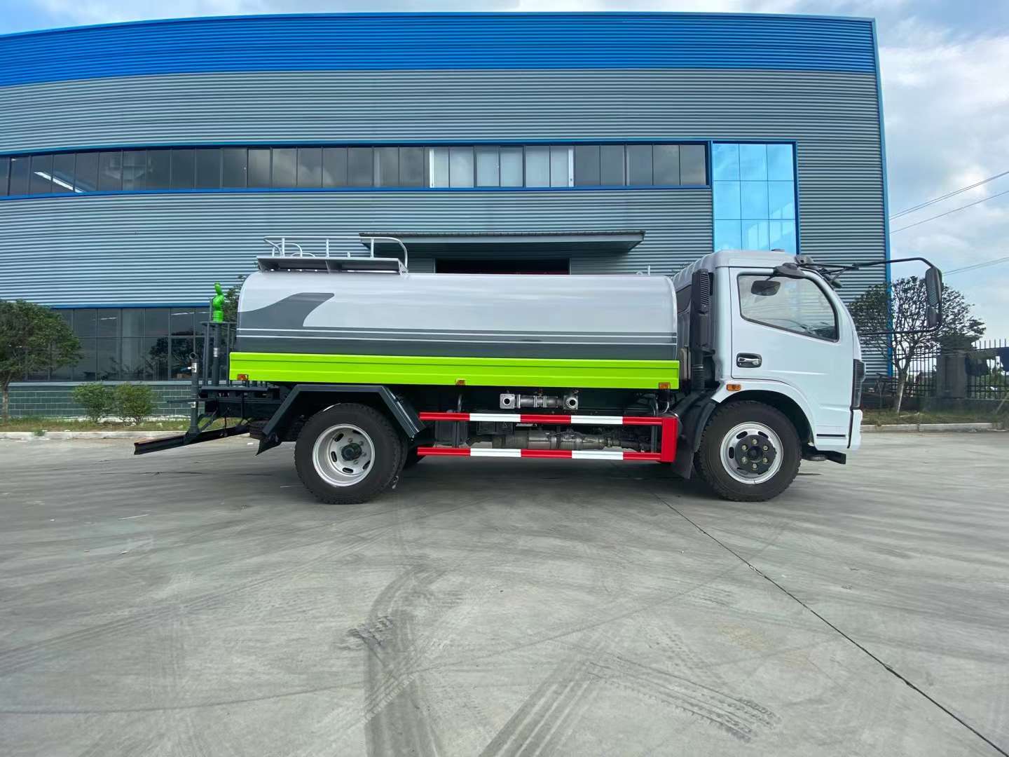 國(guó)六東風(fēng)福瑞卡9方灑水車