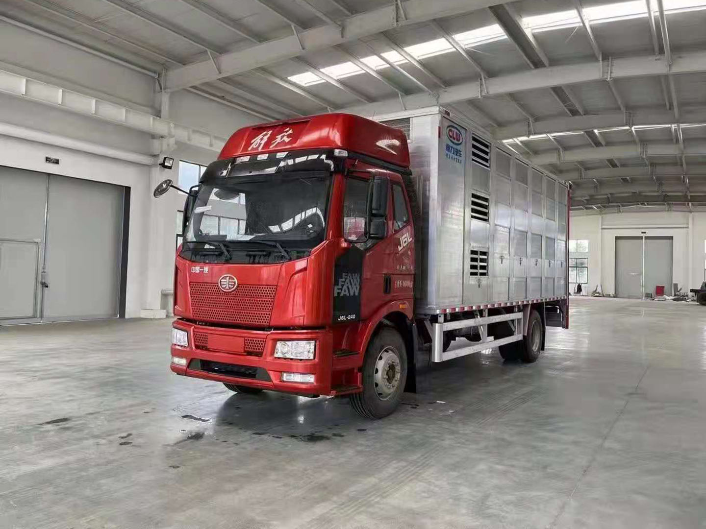 國(guó)六解放J6畜禽運(yùn)輸車(chē)