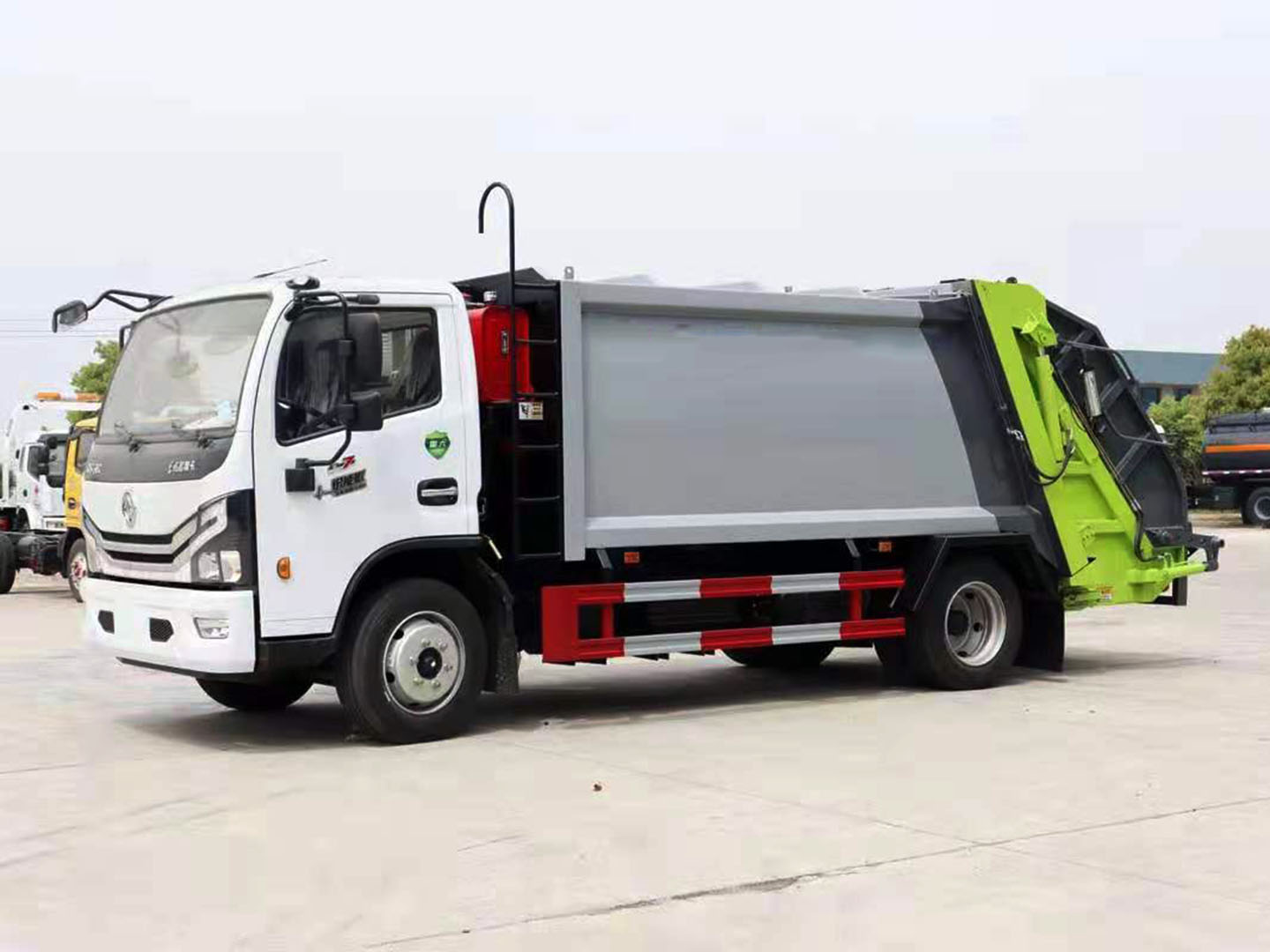 國(guó)六東風(fēng)大多利卡8方壓縮垃圾車
