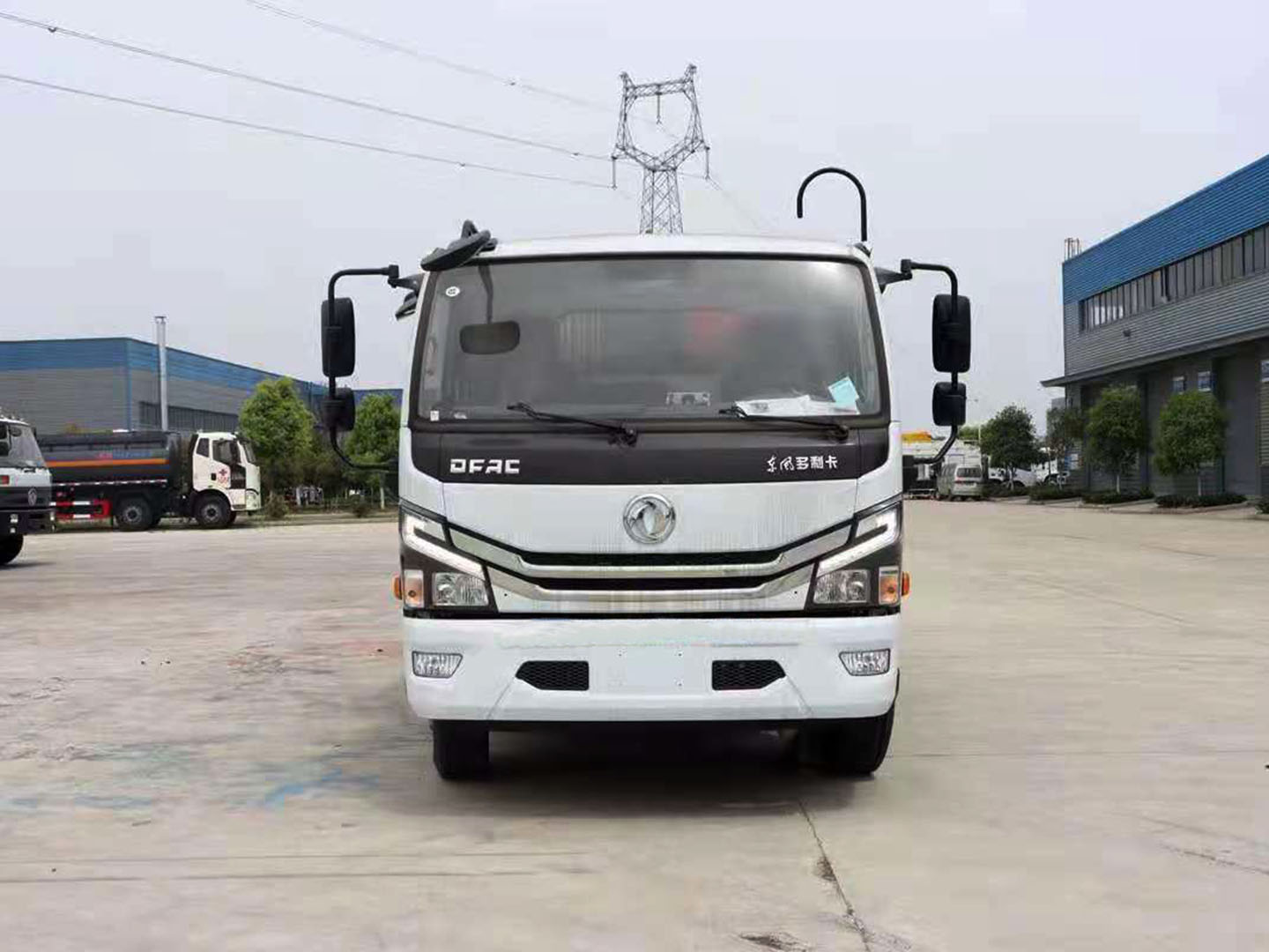 國(guó)六東風(fēng)大多利卡8方壓縮垃圾車