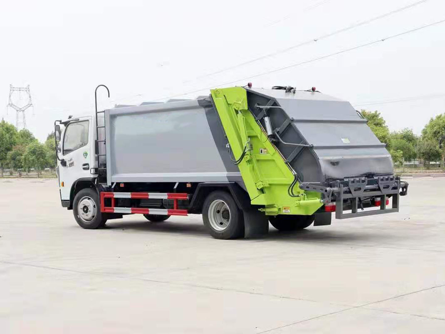 國(guó)六東風(fēng)大多利卡8方壓縮垃圾車