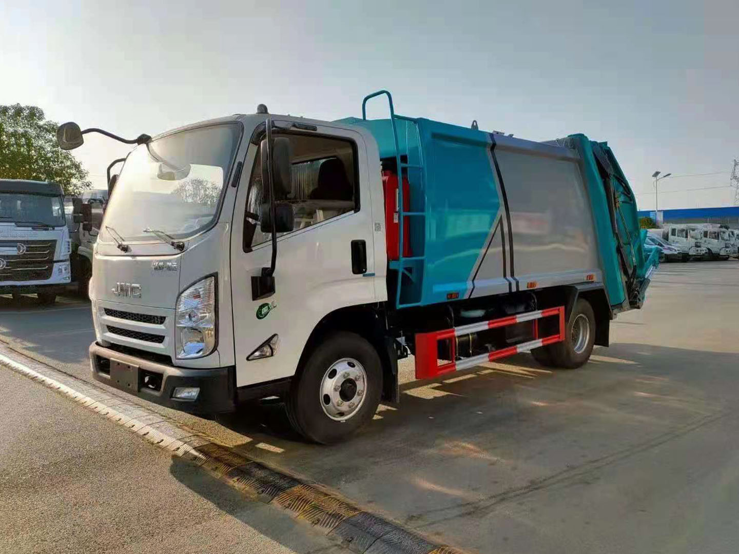 國(guó)六江鈴凱運(yùn)7立方壓縮垃圾車