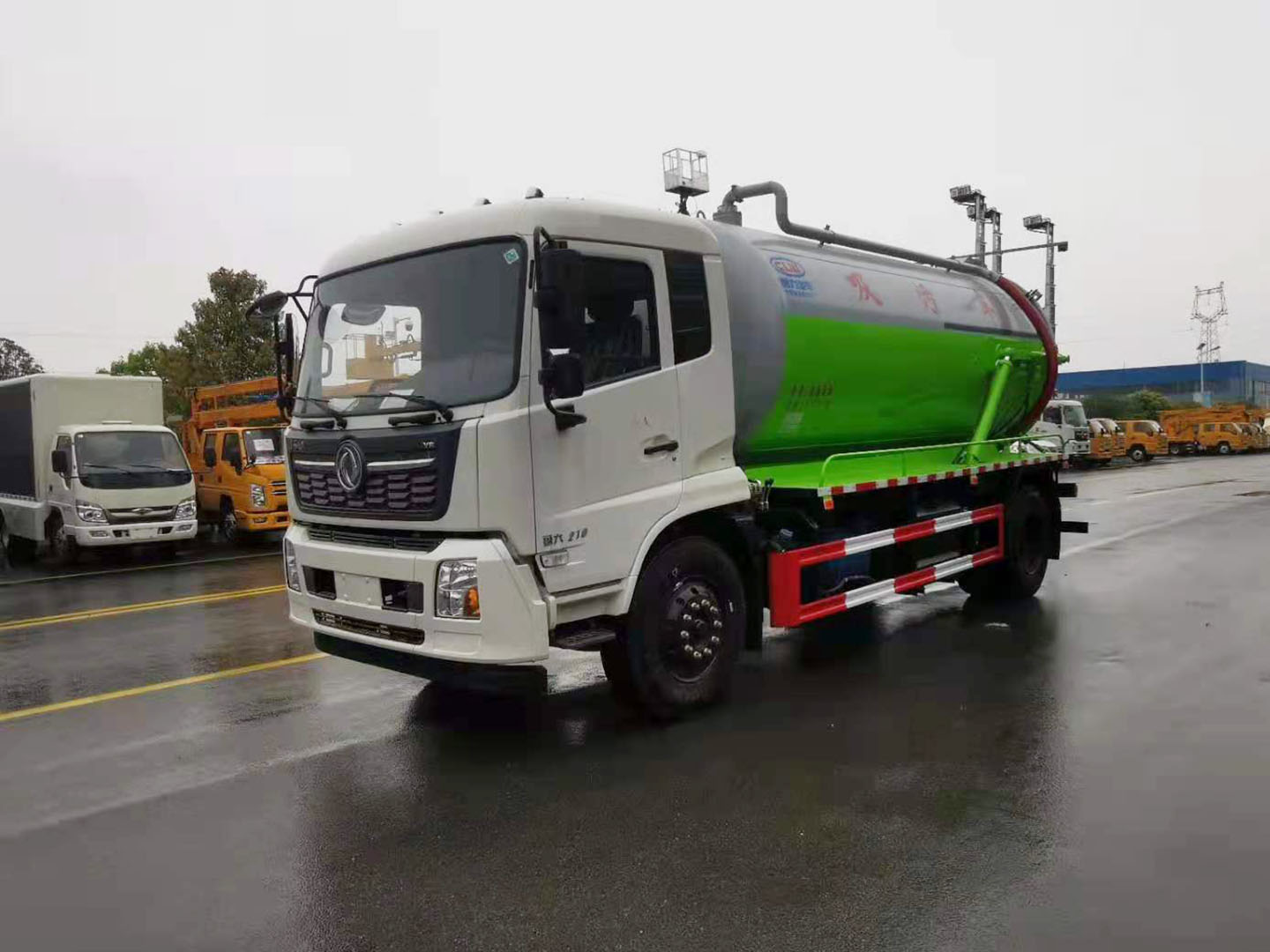 國(guó)六東風(fēng)天錦13.5方吸污車(chē)