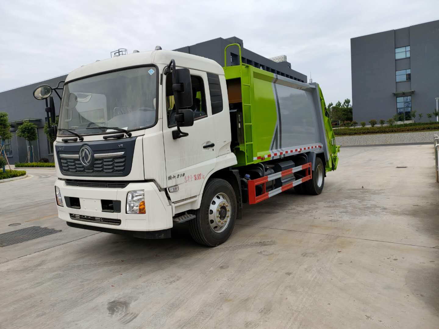 國六東風(fēng)天錦壓縮垃圾車