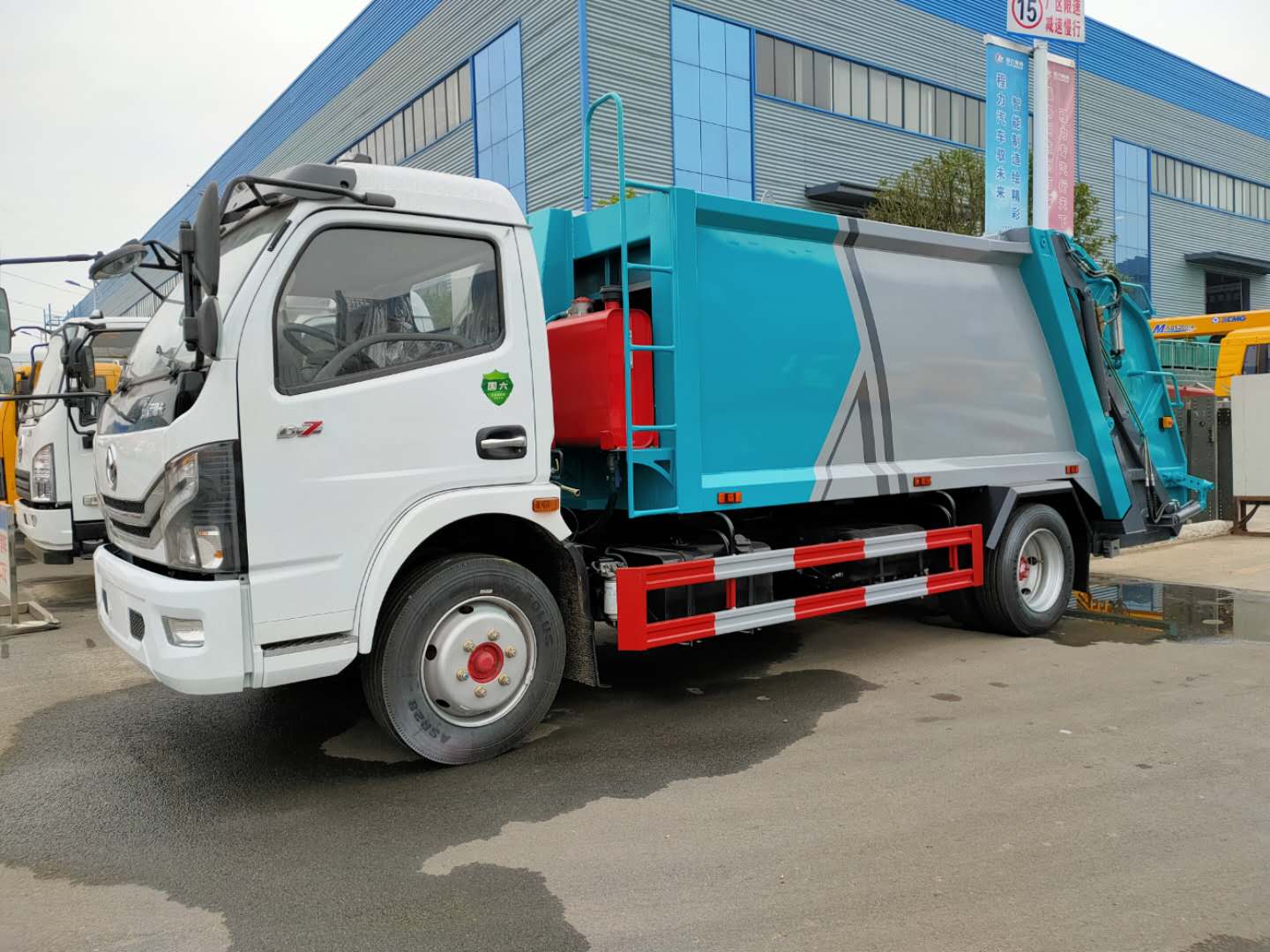 東風(fēng)多利卡8立方壓縮垃圾車(chē)