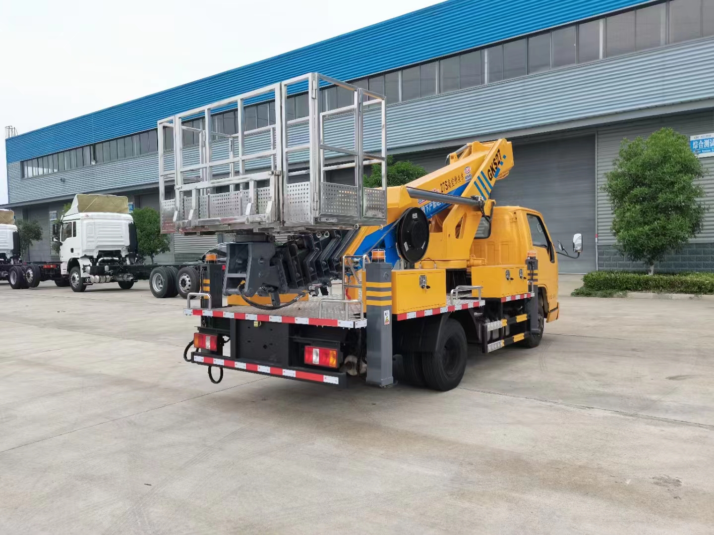 國(guó)六東風(fēng)多利卡26米高空作業(yè)車