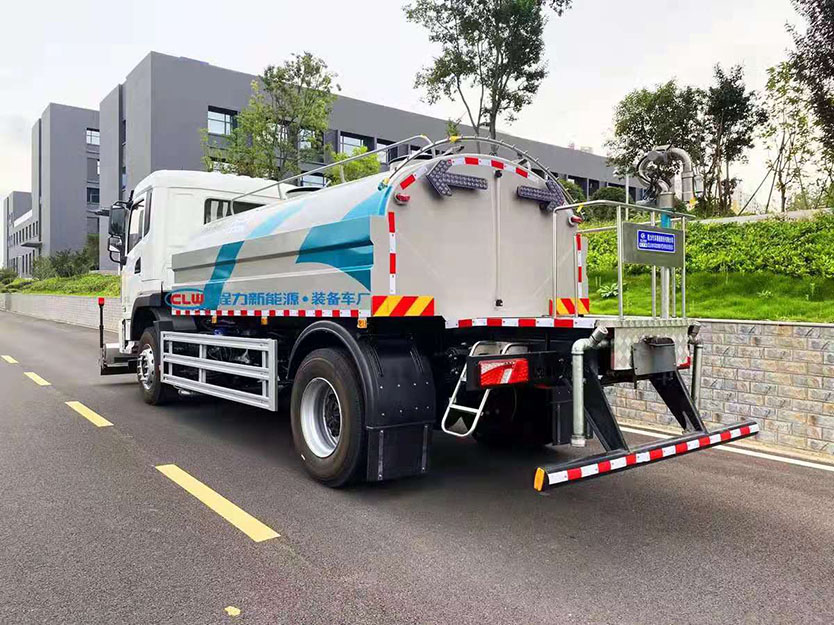 國(guó)六比亞迪T8純電動(dòng)10方路面清洗車側(cè)面圖片