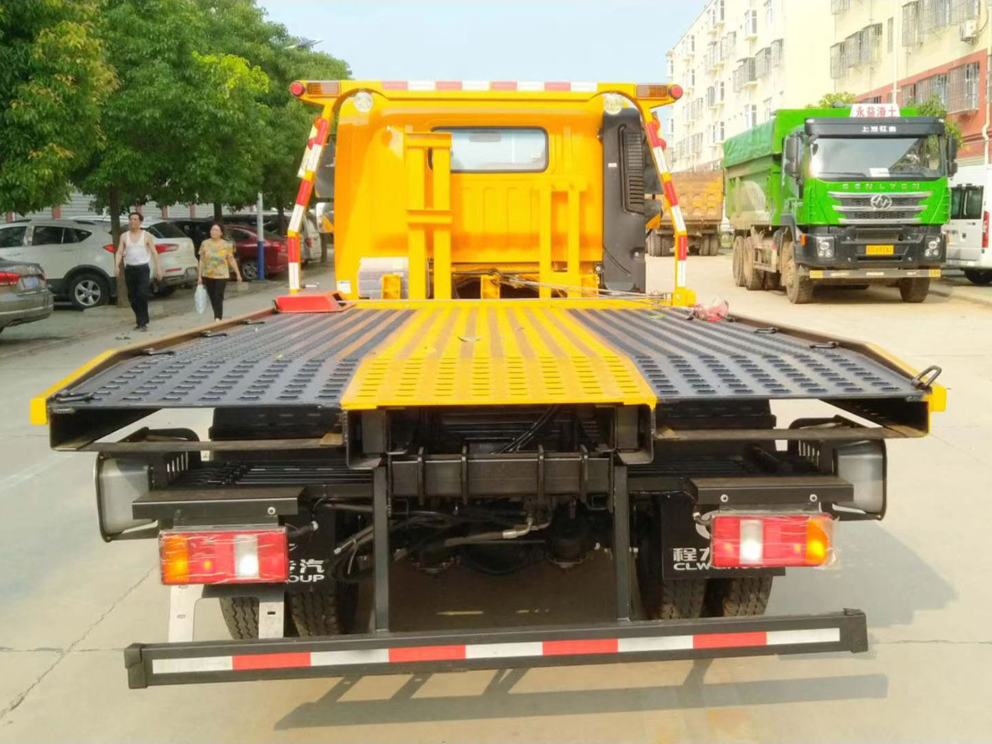 國(guó)六重汽豪沃藍(lán)牌清障車(chē)
