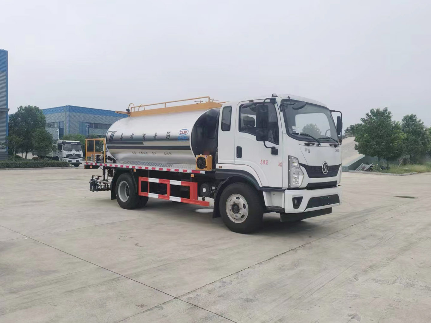 陜汽軒德8噸智能型瀝青灑布車(chē)