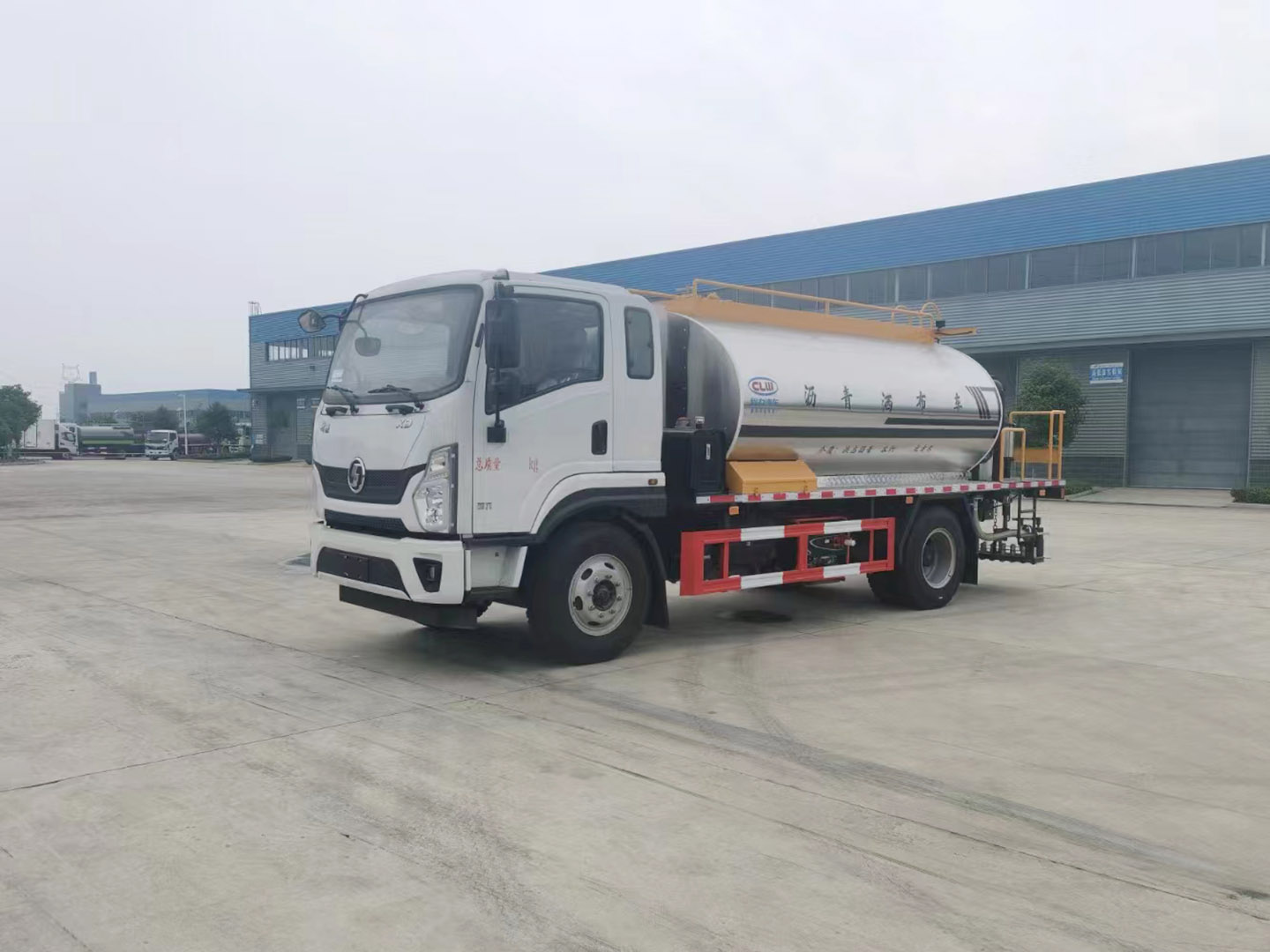 陜汽軒德8噸智能型瀝青灑布車(chē)