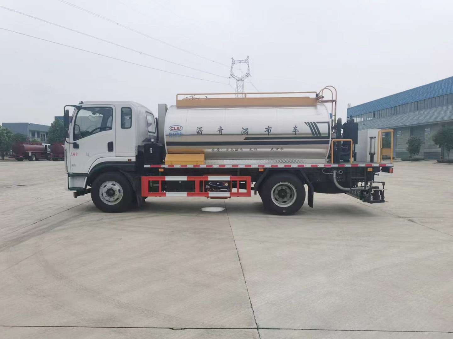 陜汽軒德8噸智能型瀝青灑布車(chē)