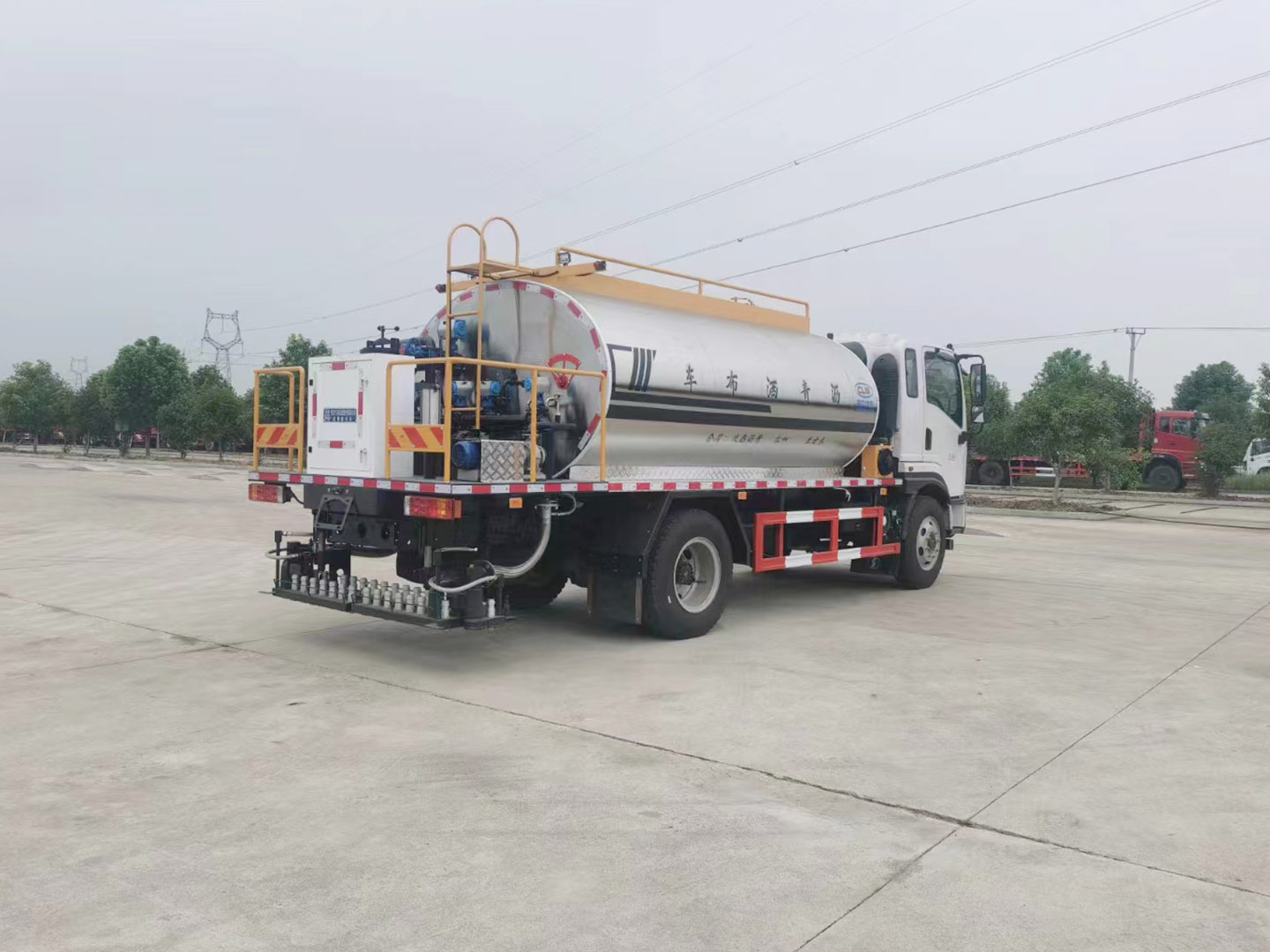 陜汽軒德8噸智能型瀝青灑布車(chē)