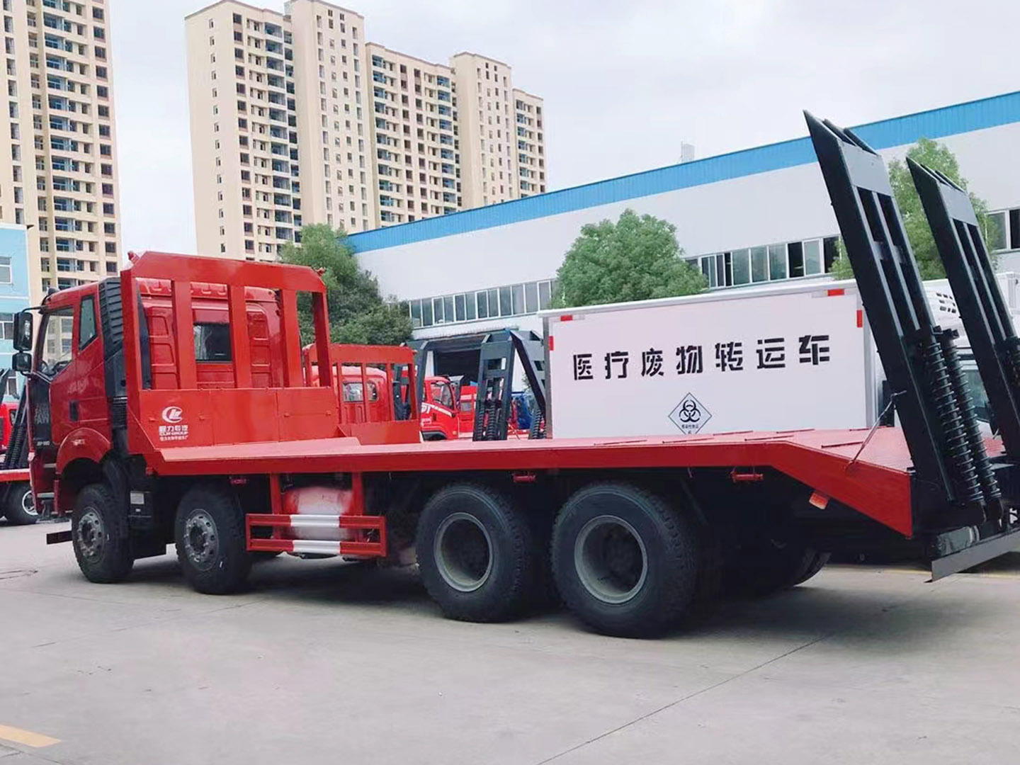 國(guó)六解放J6前四后八平板運(yùn)輸車