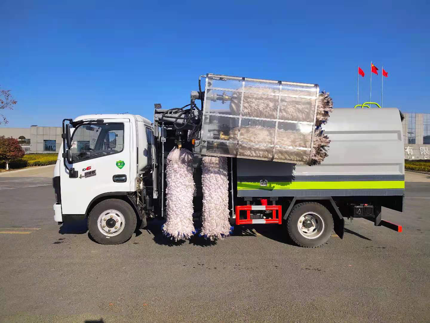 國(guó)六東風(fēng)小多利卡中置護(hù)欄清洗車