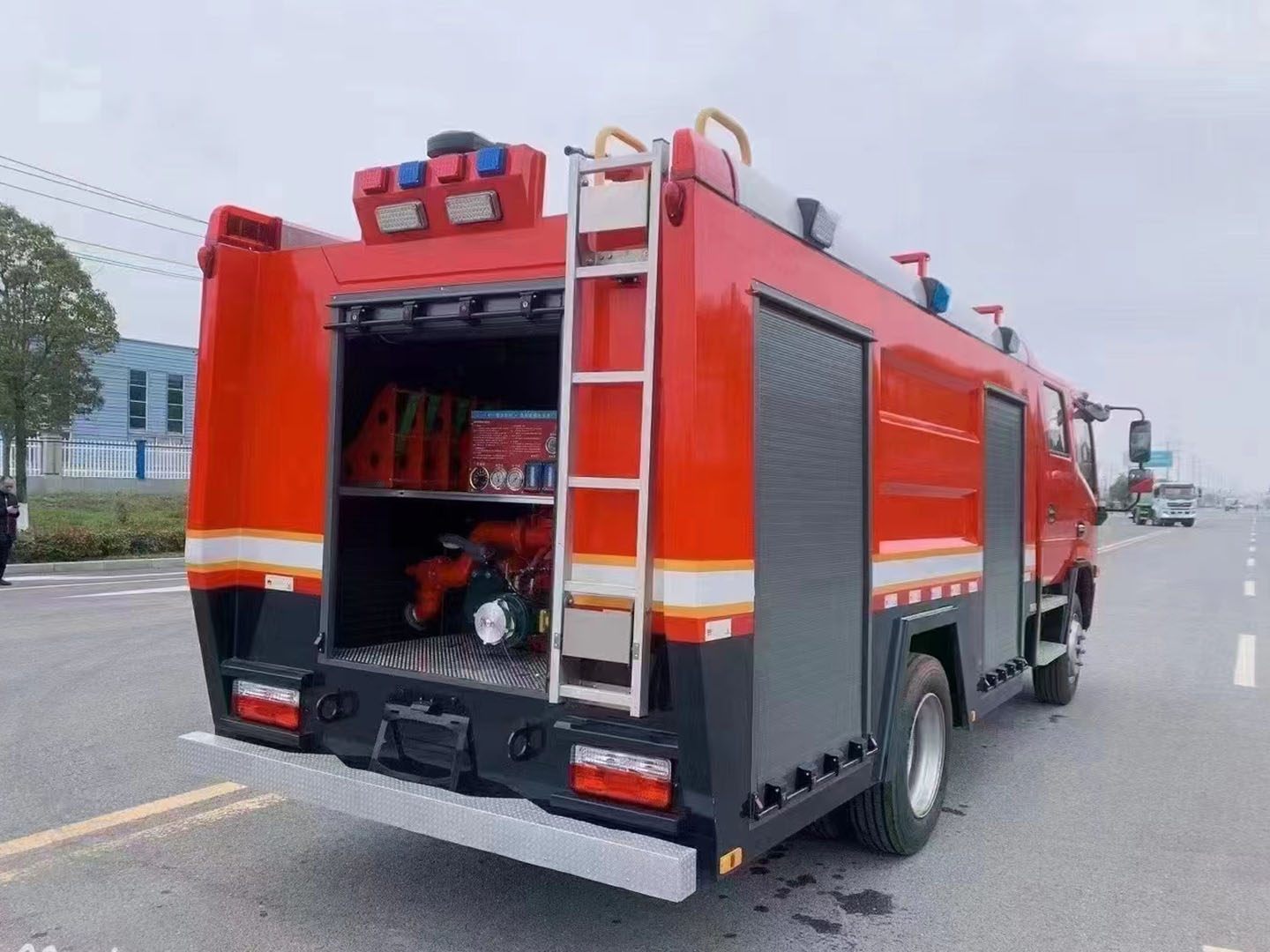 東風(fēng)大多利卡5噸泡沫消防車(chē)