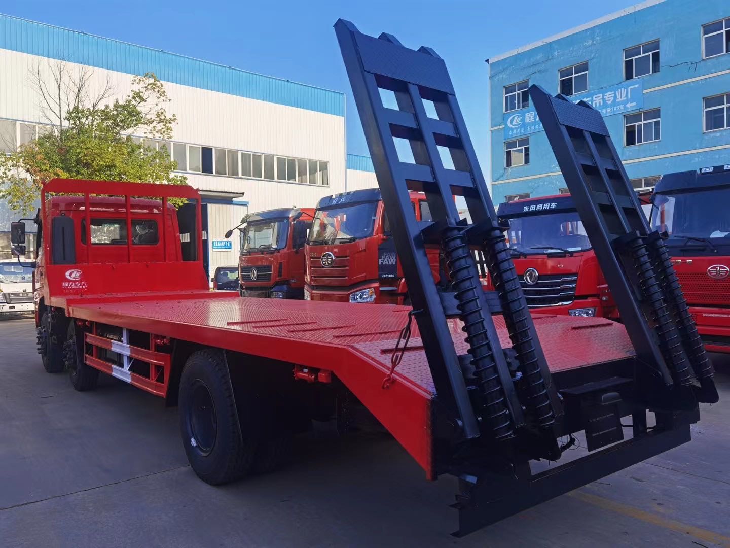 國六東風(fēng)暢行D3小三軸平板運(yùn)輸車
