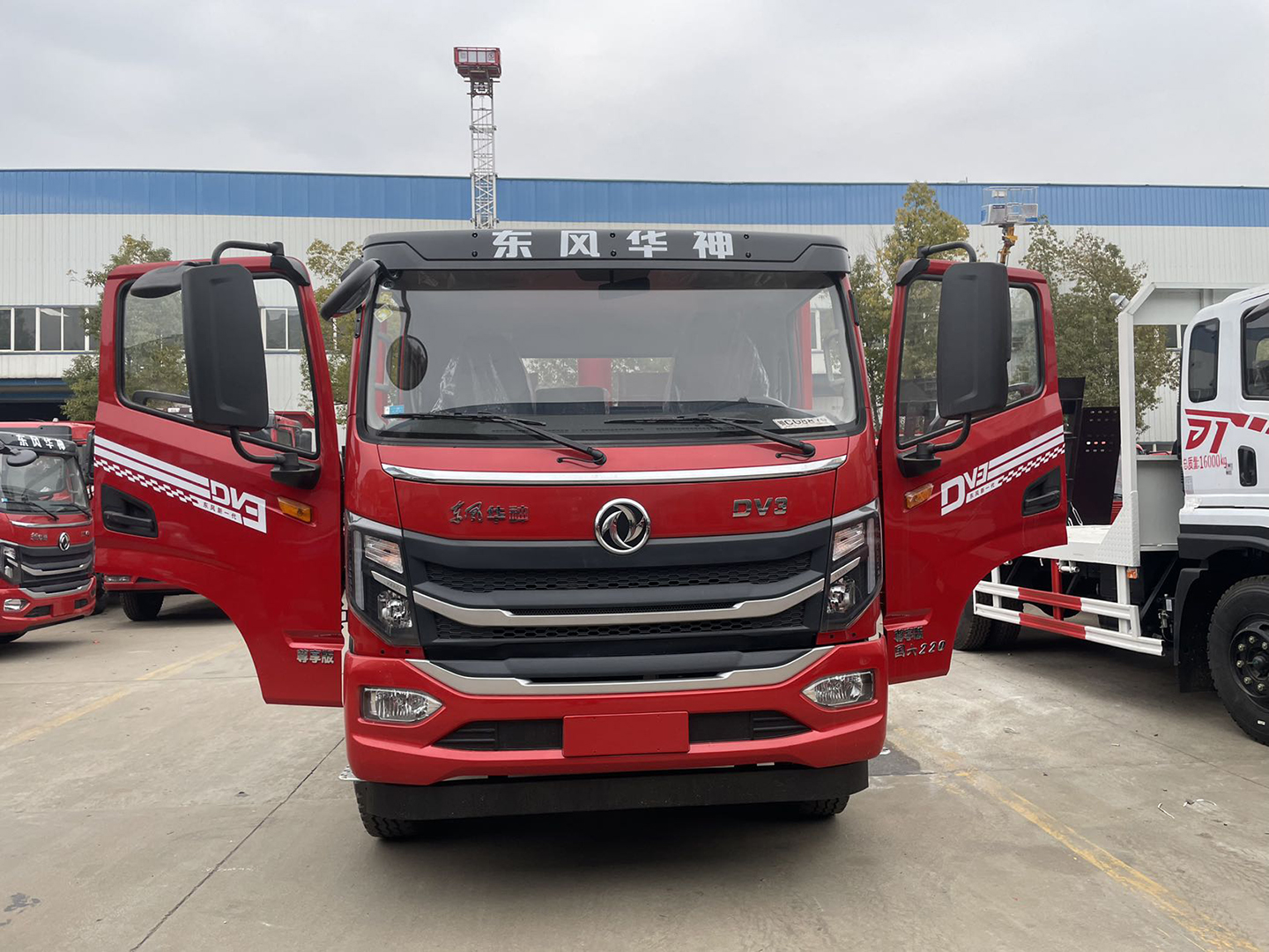 國六東風(fēng)華神小三軸平板運(yùn)輸車