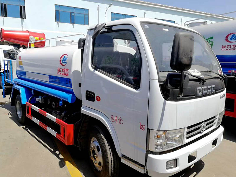藍(lán)牌灑水車帶霧炮