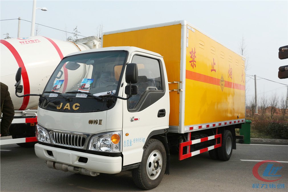 程力江淮帥鈴爆破器材運輸車側(cè)面圖
