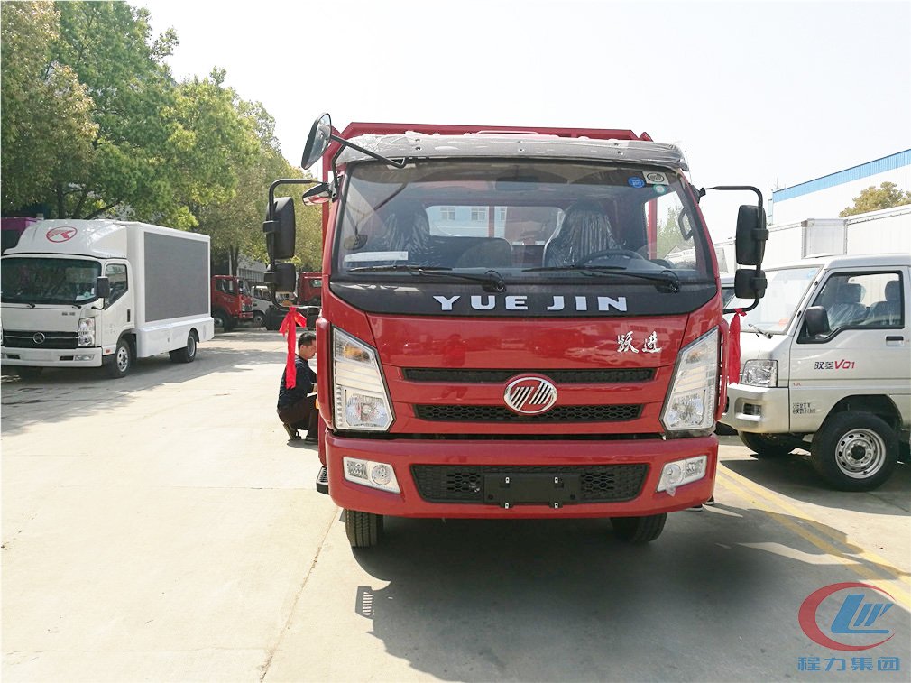 程力躍進(jìn)藍(lán)牌平板運(yùn)輸車正面圖