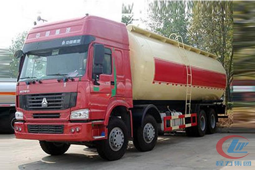 湖北程力重汽豪沃物料運(yùn)輸車(chē)側(cè)面圖