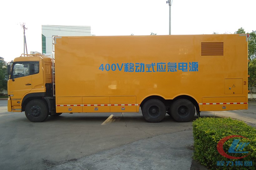 天龍后雙橋應急電源車側(cè)面圖