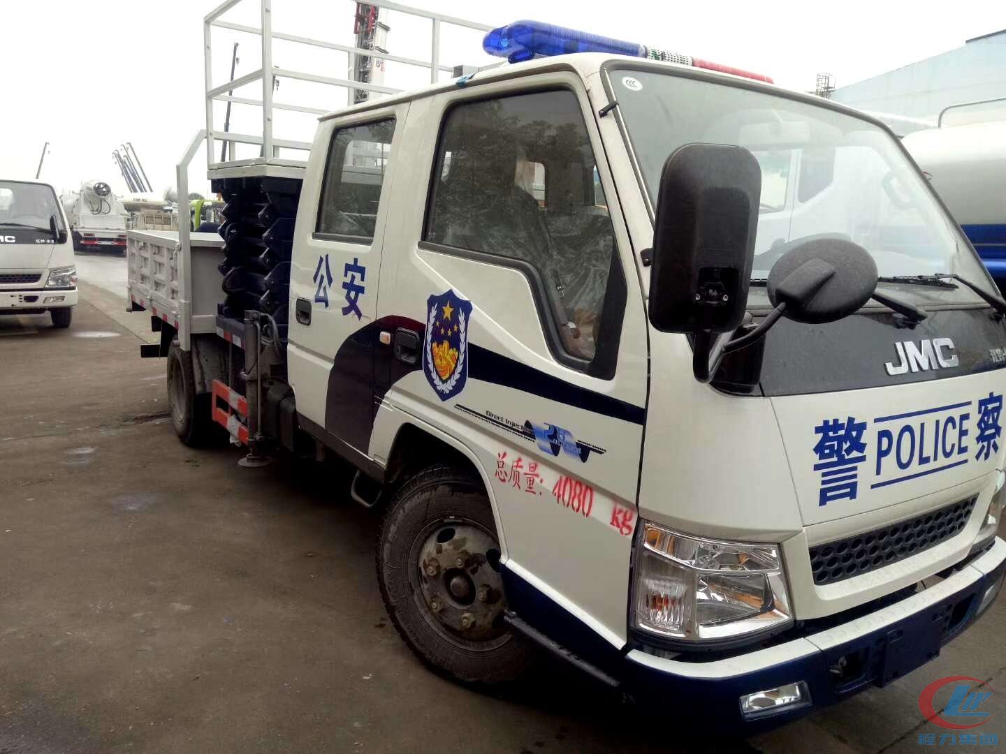 江鈴雙排警用剪叉式升降平臺(tái)高空作業(yè)車(chē)