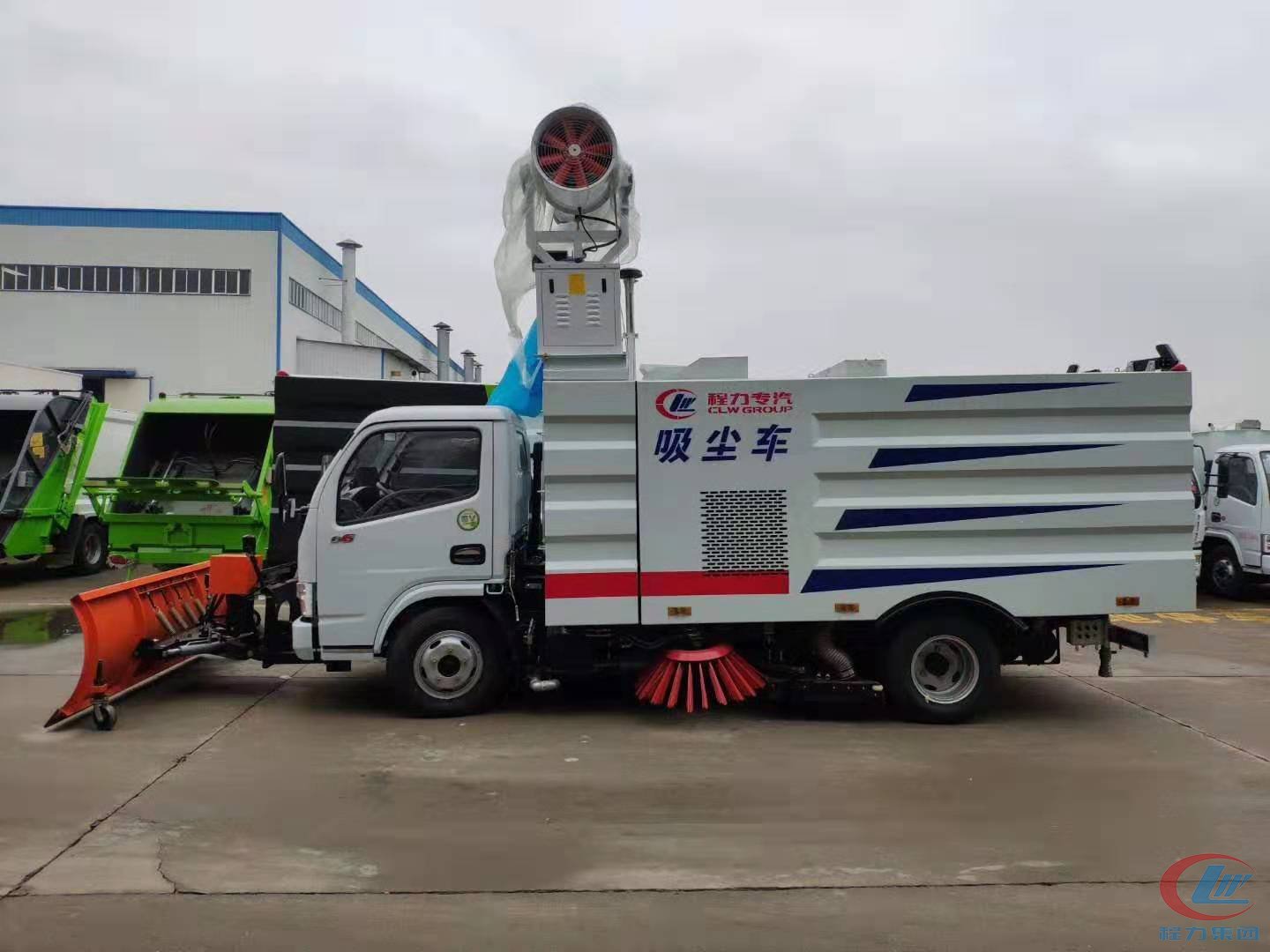 小多利卡D6吸塵車加掃刷，加除雪車，加霧炮