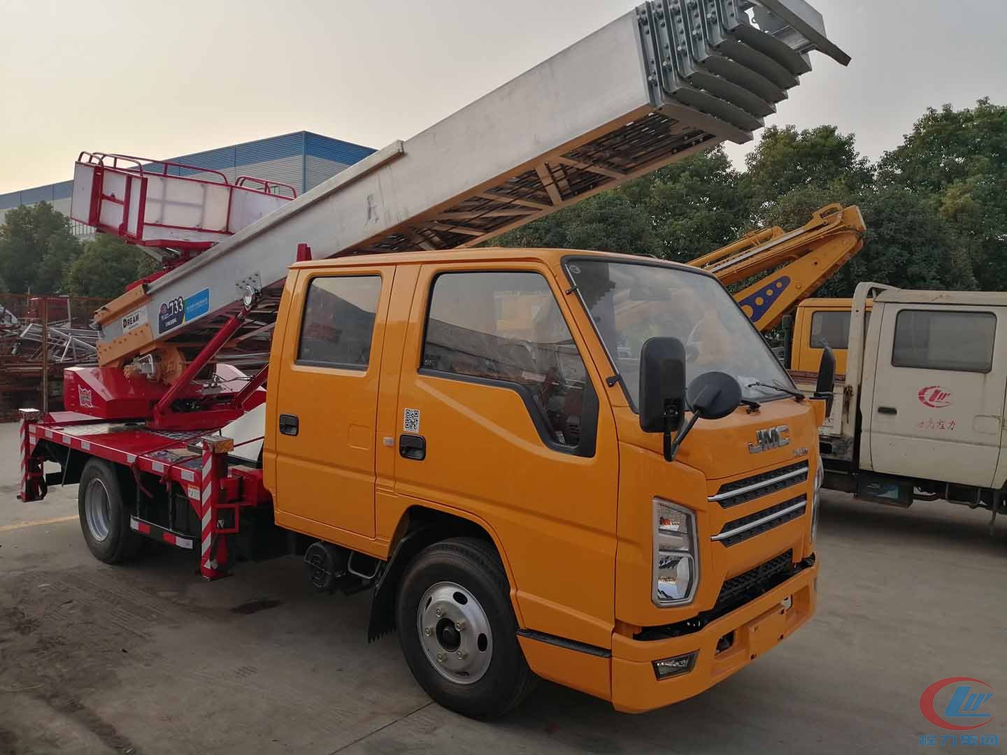 國(guó)六江鈴云梯搬家車(chē)側(cè)面圖