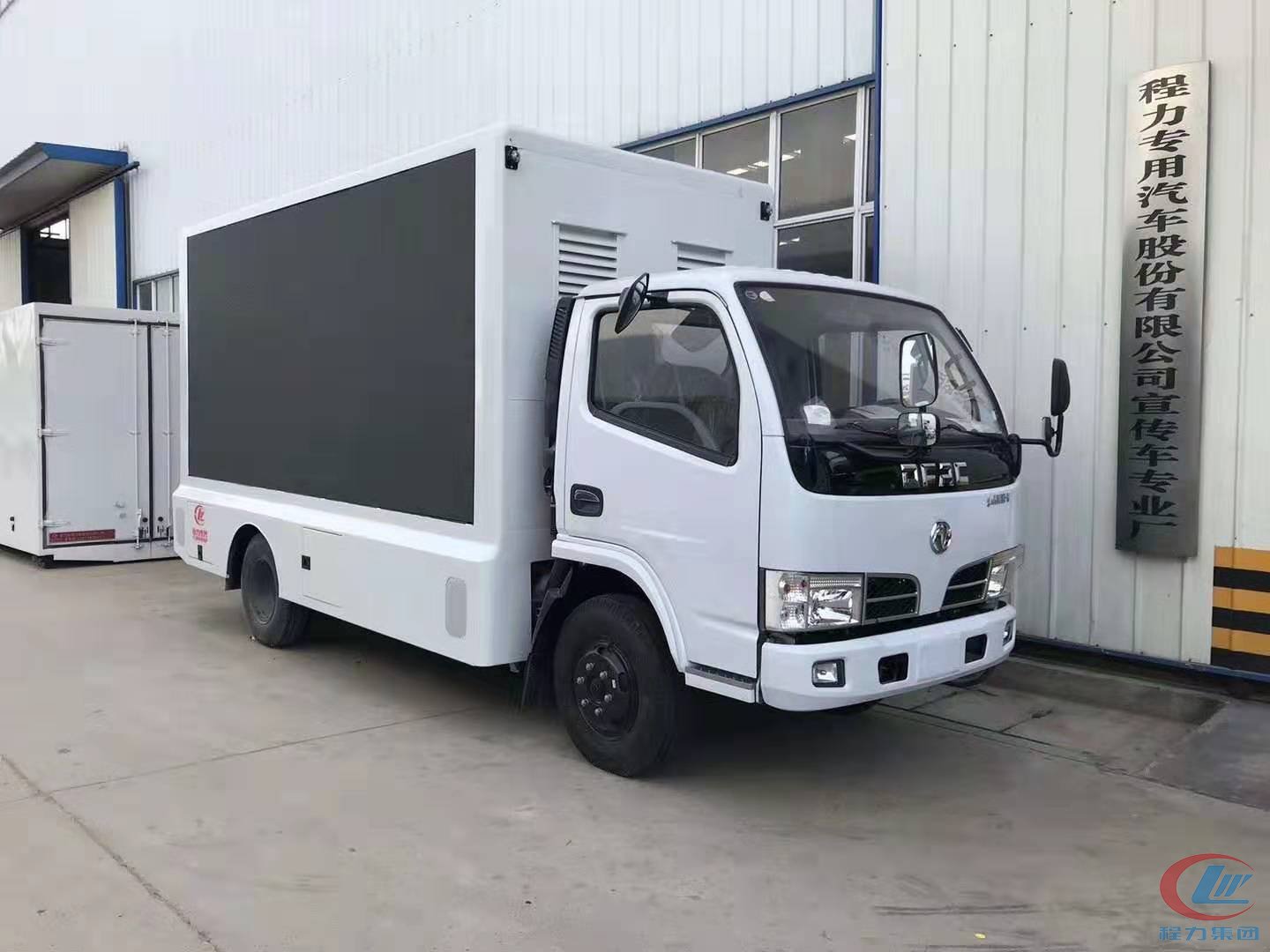 東風(fēng)多利卡D6單面屏廣告車(chē)