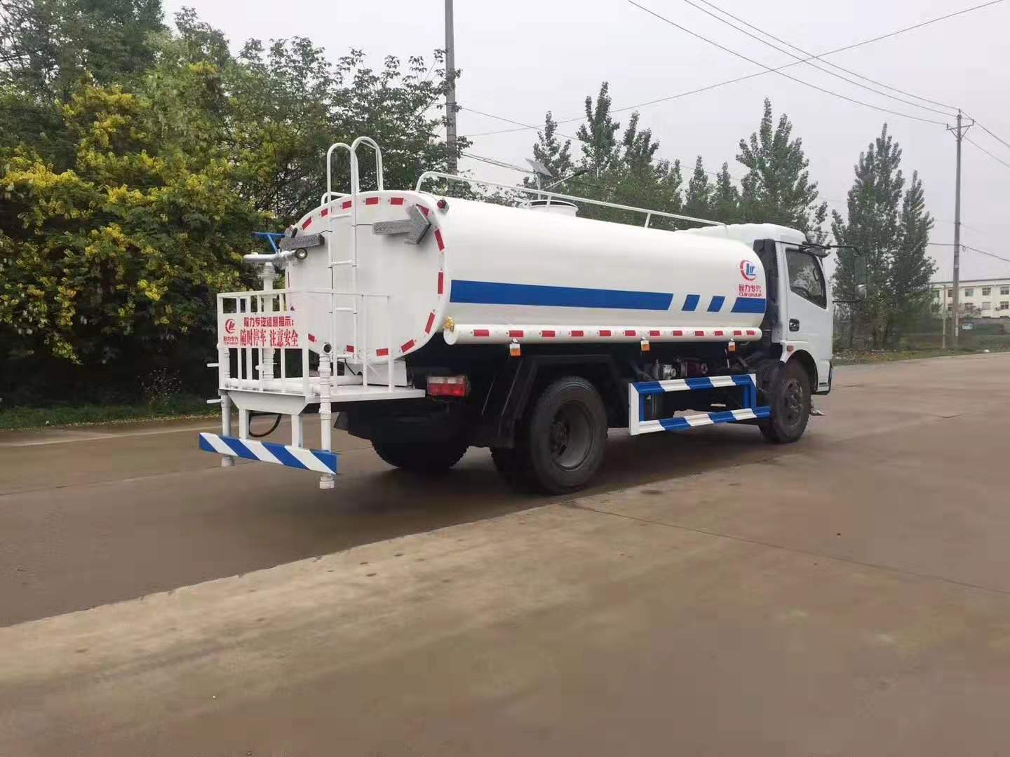 東風(fēng)福瑞卡9方灑水車