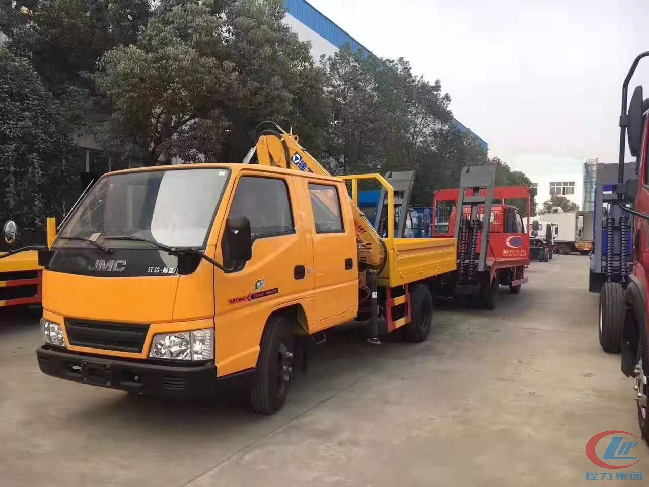 江鈴順達(dá)藍(lán)牌隨車吊，上裝徐工折臂吊