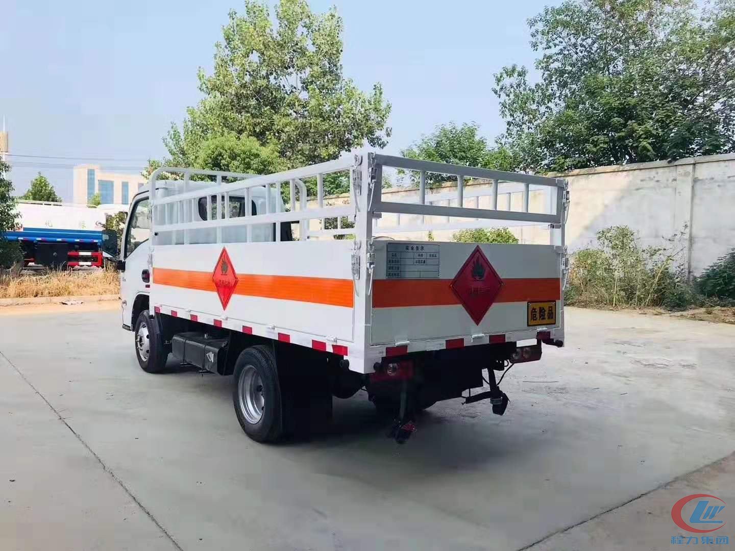 躍進(jìn)倉(cāng)欄式氣瓶車