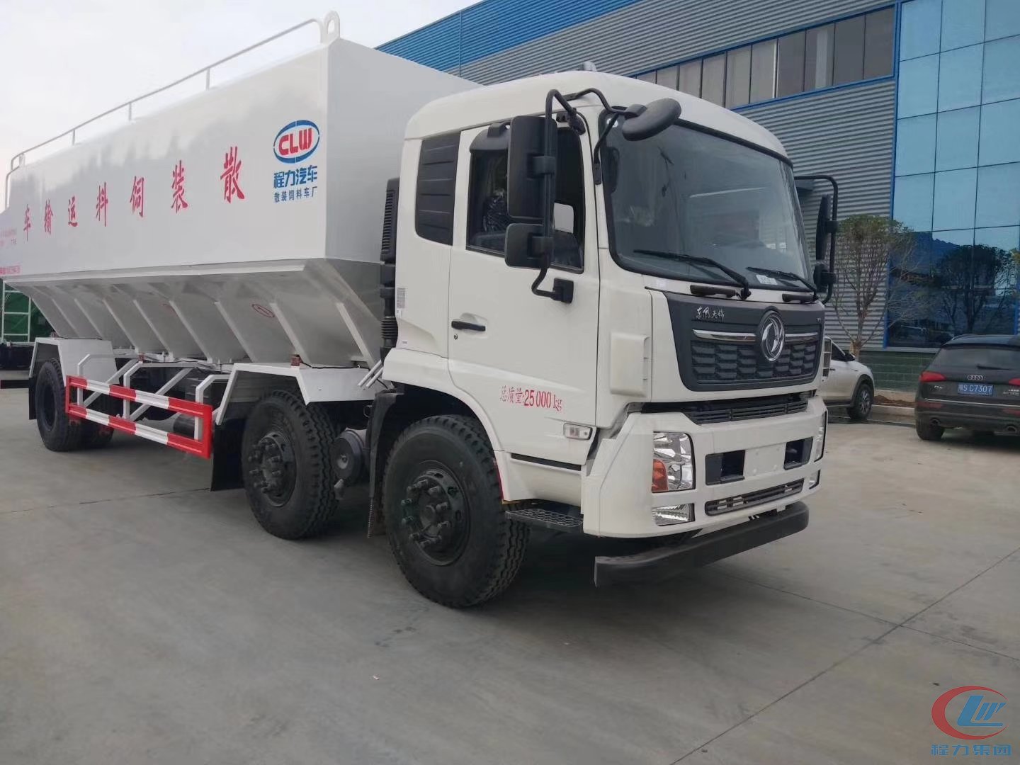 東風(fēng)天錦散裝飼料運(yùn)輸車(chē)