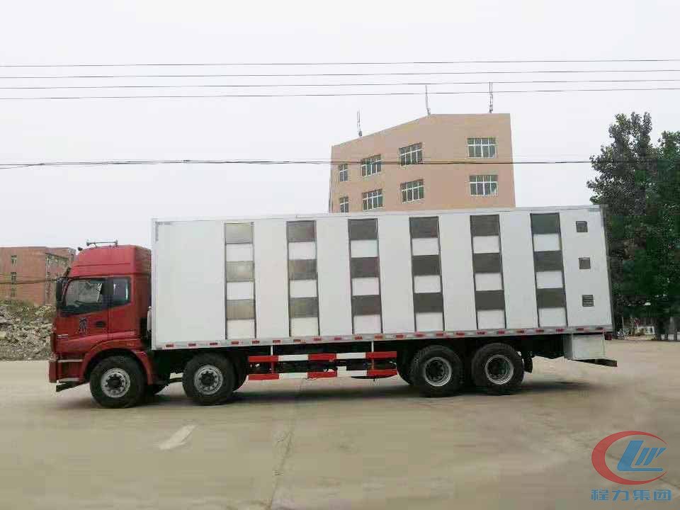 福田歐曼前四后八9.6米運(yùn)豬車
