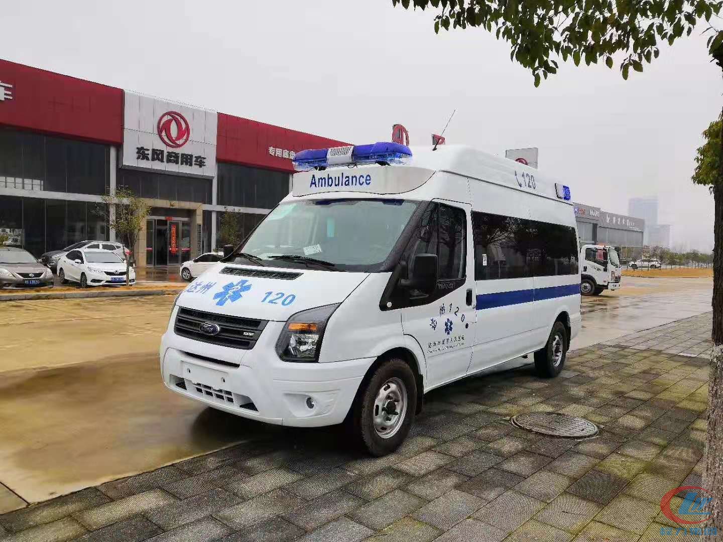 湖北程力福特V348高頂監(jiān)護型救護車側(cè)面圖