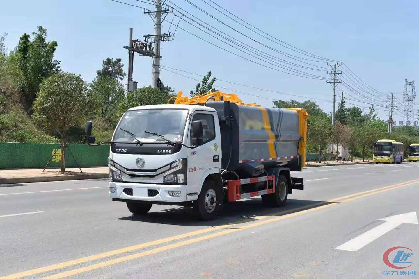 國(guó)六小多利卡側(cè)裝壓縮垃圾車